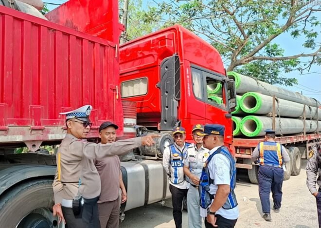Komitmen Keselamatan Transportasi, Jasa Raharja Bersama Dishub dan Kamsel Polres Cilegon Tertibkan Truk Parkir Sembarangan di Jalan Lingkar Selatan