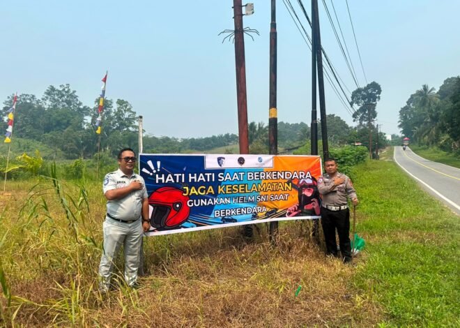 Bukan Sekadar Spanduk, Jasa Raharja Singkawang Titip Pesan Keselamatan bagi Pengguna Jalan di Kecamatan Lumar