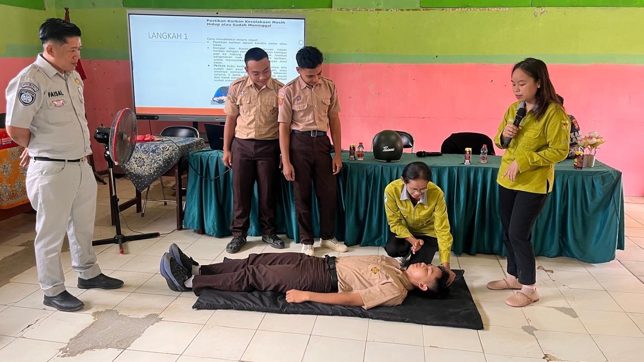 Jasa Raharja Kalteng Bekali Pelajar SMKN 1 Kuala Kurun dengan Pelatihan PPGD