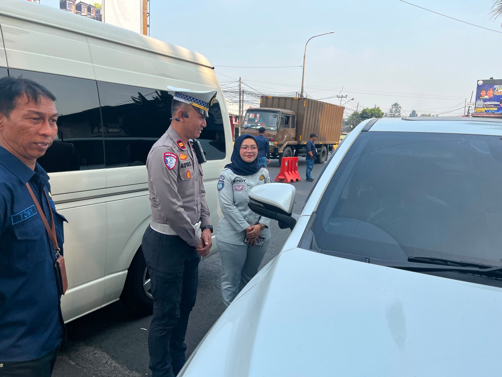 Tim Pembina Samsat Kab Bandung Barat dan Bapenda Kab Bandung Barat Melakukan Operasi Gabungan di Wilayah Kab Bandung Barat