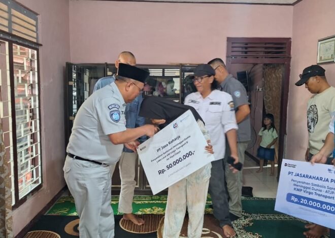 PT Jasa Raharja (Persero) Kanwil Utama Jawa Barat serahkan santunan korban Meninggal Dunia KM Virgo Transport 8 di Kabupaten Cirebon