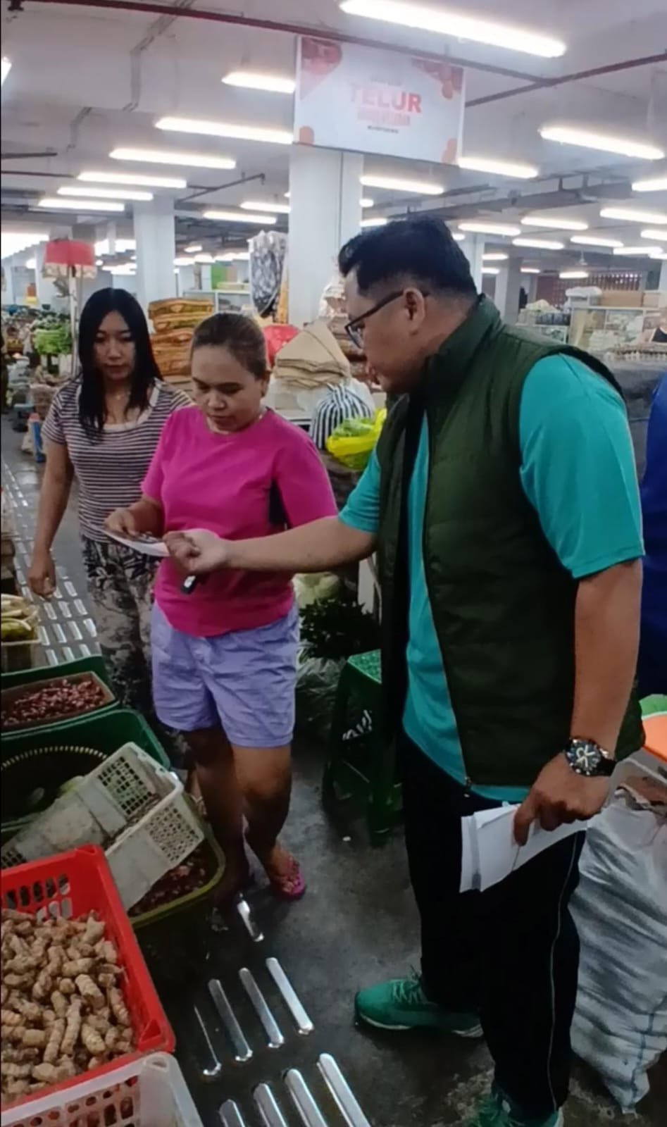 Turun ke Lapangan, UPT Samsat Jembrana Sosialisasi Pemutihan Pajak Menyapa Pedagang hingga Nelayan