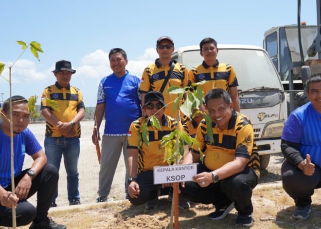Jasa Raharja Kantor Wilayah Sulawesi Tenggara Salurkan Bantuan Bibit Tanaman untuk Penghijauan di Pelabuhan Bungkutoko