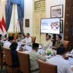 Siapkan Sekolah Gratis, Presiden Pimpin Rapat Terbatas Bersama Menteri