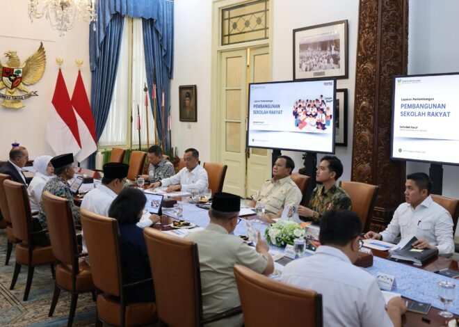 Siapkan Sekolah Gratis, Presiden Pimpin Rapat Terbatas Bersama Menteri