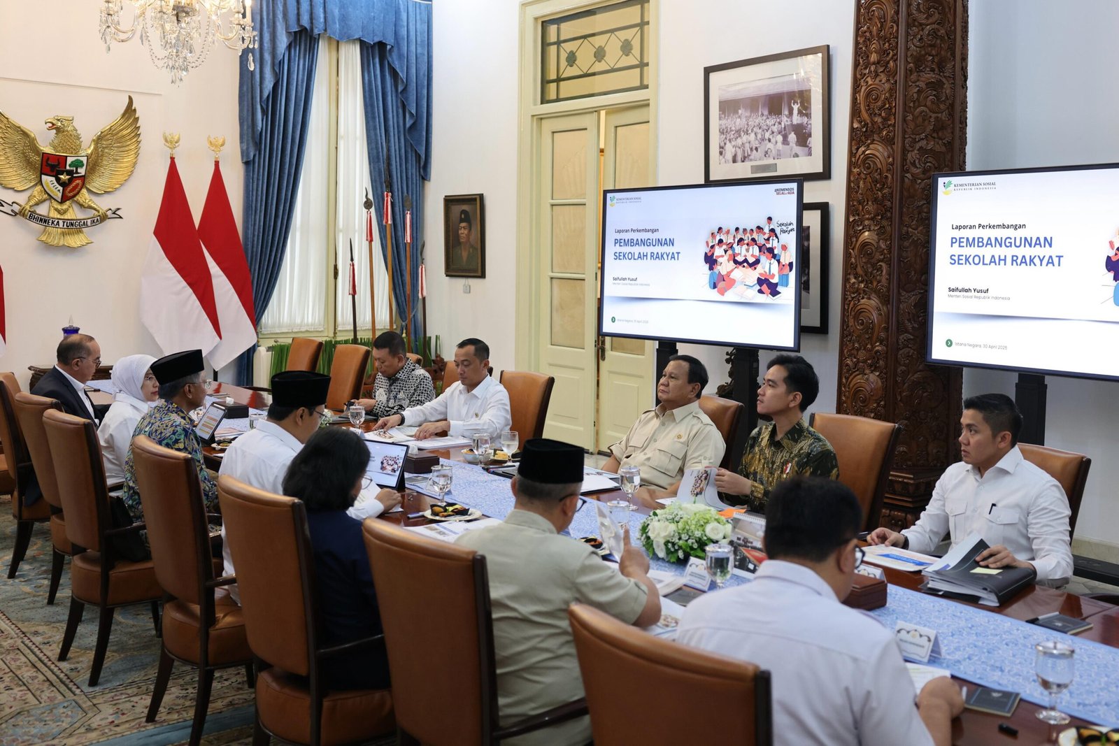 Siapkan Sekolah Gratis, Presiden Pimpin Rapat Terbatas Bersama Menteri