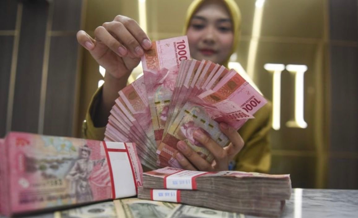 Penyebab Rupiah Melemah: Data PMI AS Menguat, Dolar Makin Perkasa