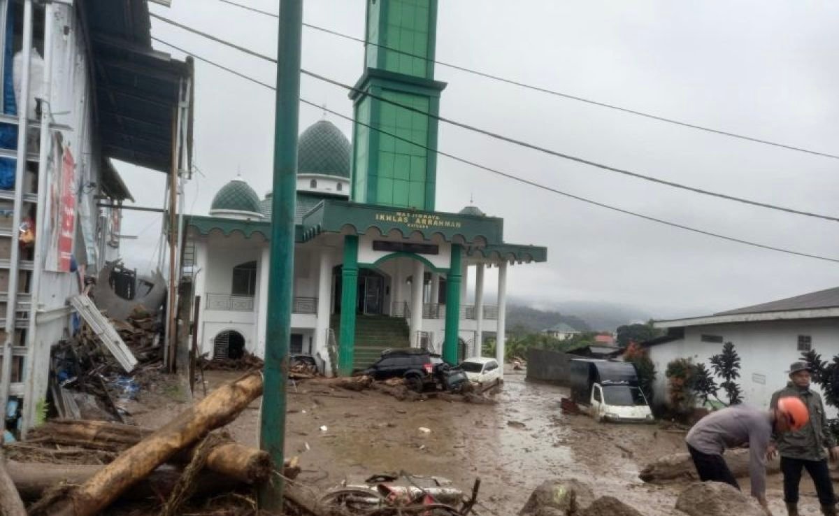 Banjir Bandang Terjang Solok Sumbar, Ratusan Warga Terdampak