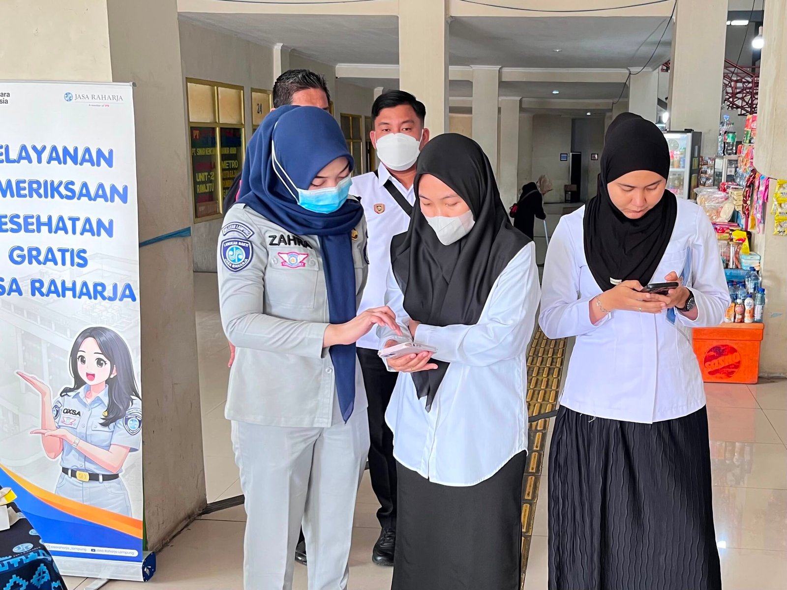 Jasa Raharja Gelar Pemeriksaan Kesehatan Gratis bagi Pengguna Transportasi di Terminal Rajabasa