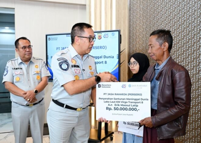 Jasa Raharja Serahkan Santunan kepada Dua Ahli Waris Korban KM Virgo Transport 8 di Jawa Barat