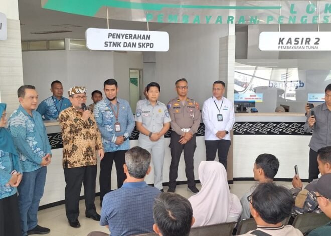 Memperkuat Budaya Customer Centric, PT Jasa Raharja (Persero) Cirebon Peringati Hari Pelanggan Nasional dengan Berikan Helm kepada Wajib Pajak yang Patuh serta Glorifikasi Layanan Digital “Jasfren” di Samsat Kab Cirebon