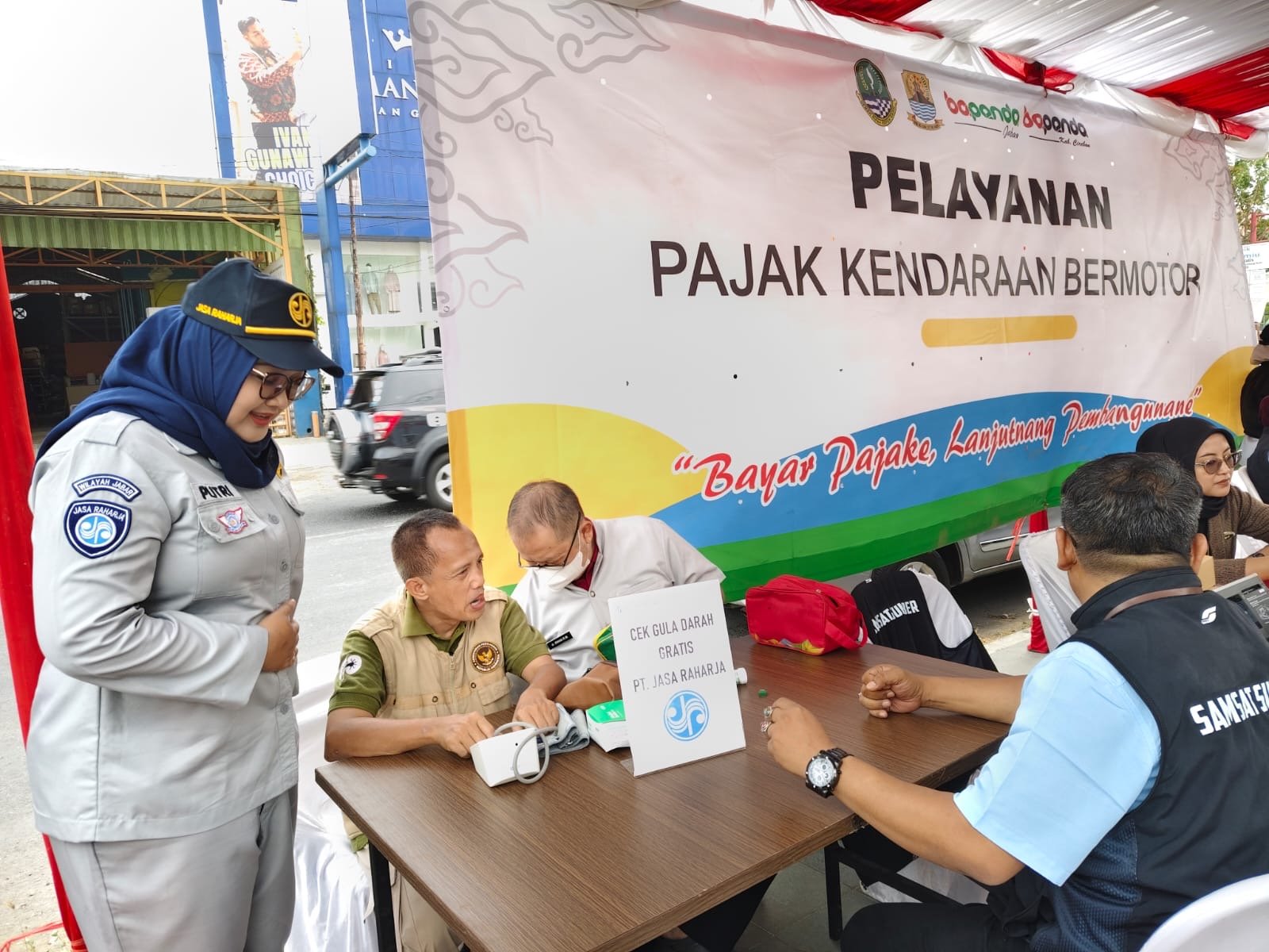 Tingkatkan Keselamatan dan Kepatuhan, PT Jasa Raharja (Persero) Cabang Cirebon Melaksanakan Kegiatan Pemeriksaan Pajak Kendaraan Bermotor dan Berikan Layanan Kesehatan Gratis di Kec Kedawung Kab Cirebon