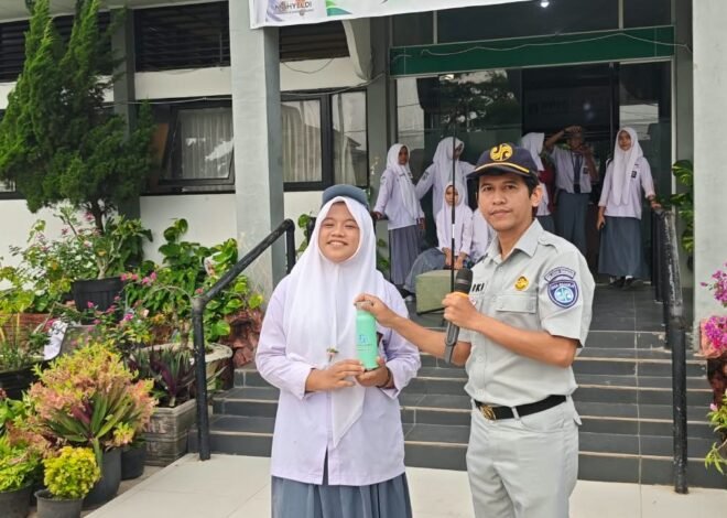 Jasa Raharja Sumbar Edukasi Keselamatan Berlalu Lintas kepada Siswa SMK Negeri 1 Payakumbuh