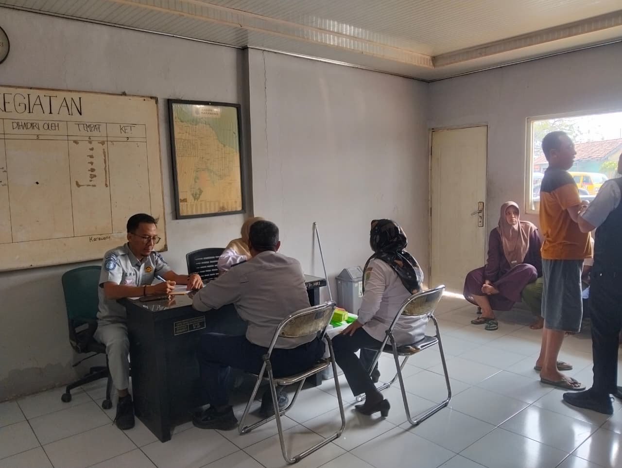 Jasa Raharja Cabang Karawang Gelar Pengobatan Gratis bagi Pengemudi dan Masyarakat di Terminal Tanjungpura