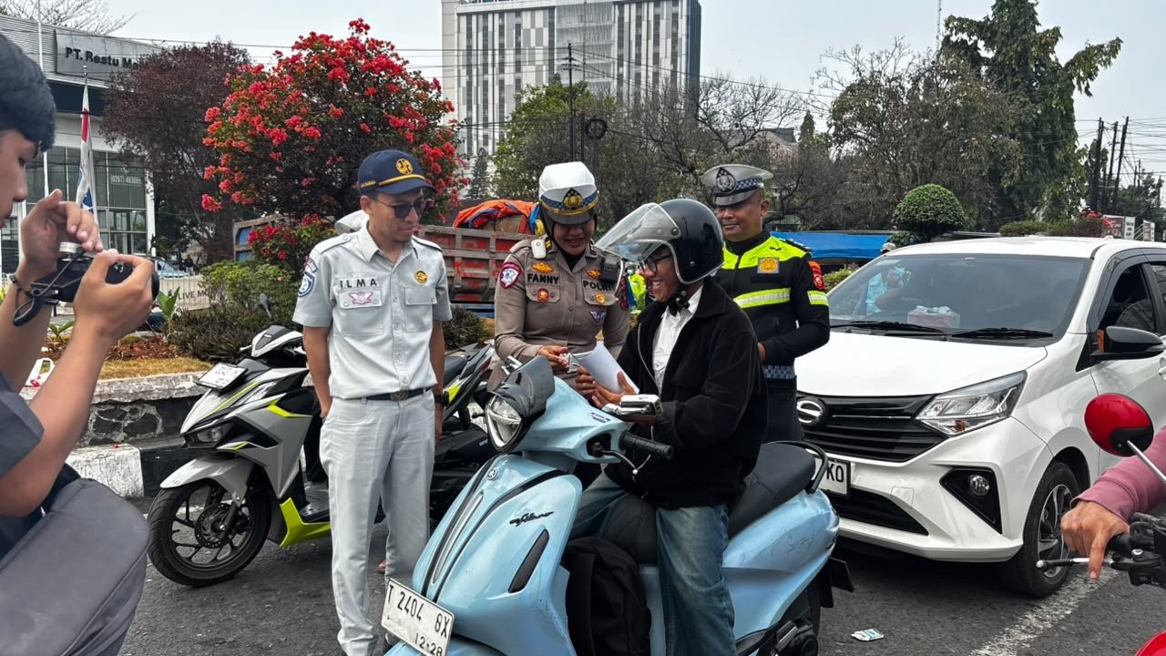 Operasi Gabungan Kepatuhan Pembayaran Pajak Kendaraan Hari Ke 1 Di Kabupaten Karawang