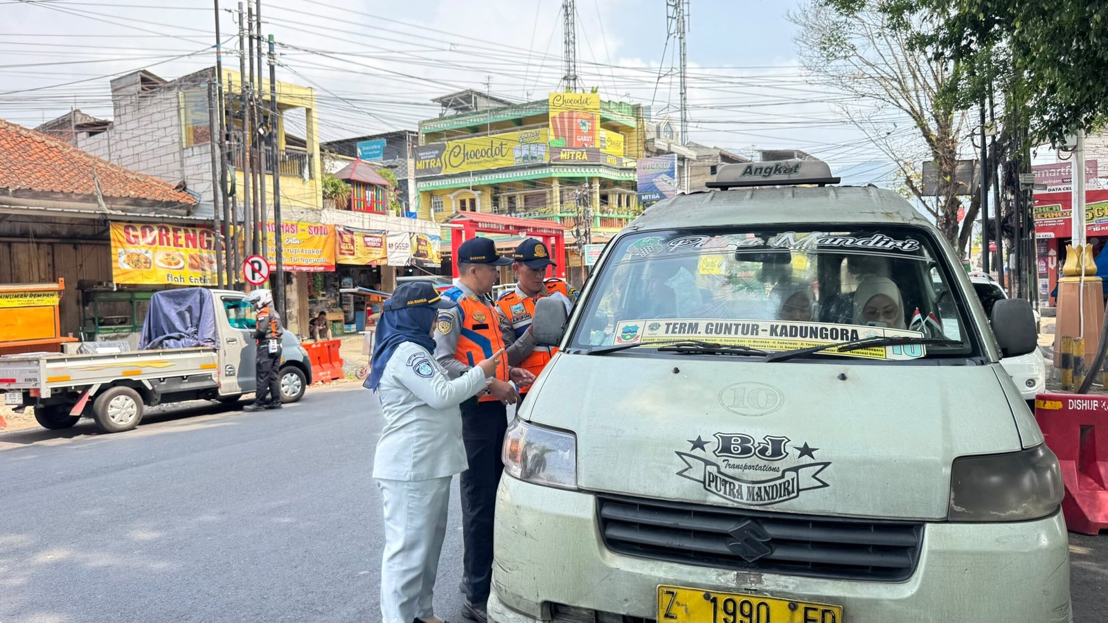 Tim Pembina Samsat Garut Gelar Operasi Gabungan di Bunderan Tarogong, Hasilkan Penerimaan Rp38,99 Juta