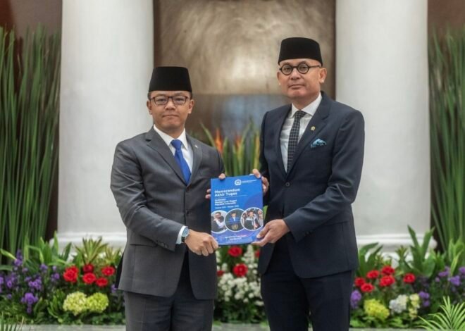 Sugiono Serahkan Jabatan Menteri Luar Negeri kepada Arrmanatha Nasir