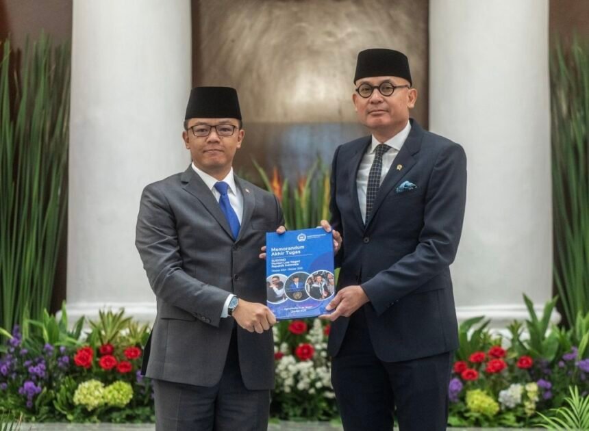 Sugiono Serahkan Jabatan Menteri Luar Negeri kepada Arrmanatha Nasir