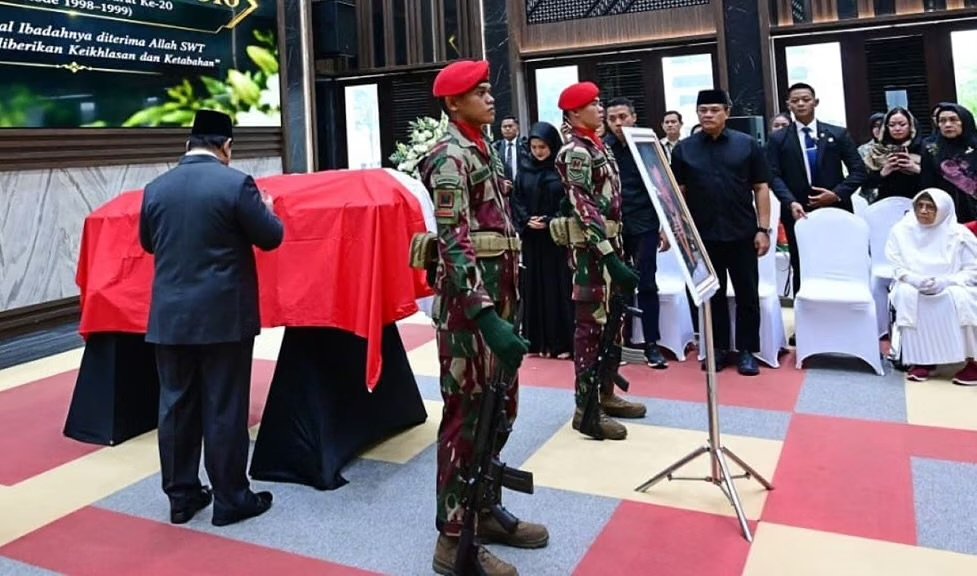 Penghormatan Terakhir Presiden Prabowo untuk Mendiang Subagyo HS
