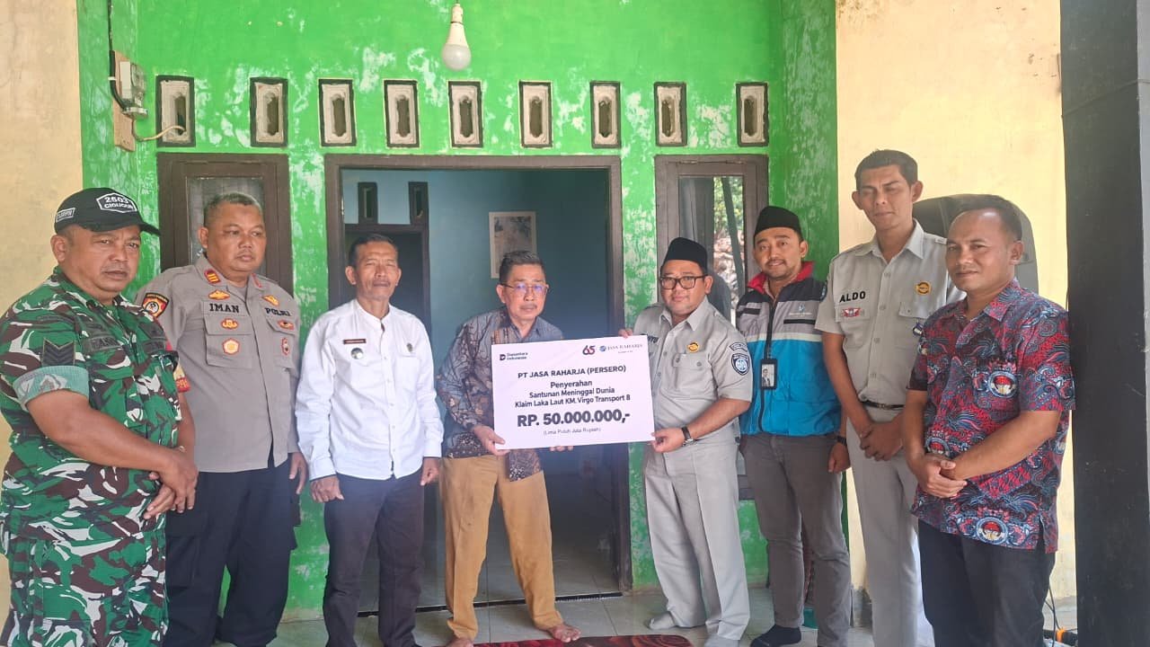 PT Jasa Raharja dan PT Jasa Raharja Putera Serahkan Santunan kepada Korban Kecelakaan Kapal KM Virgo Transport 8 di Perairan Masalembo