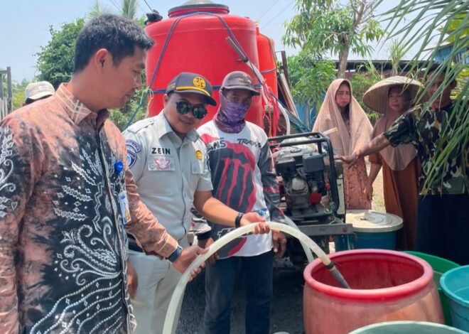 Tim Pembina Samsat Martapura Salurkan Air Bersih untuk Warga Aluh-Aluh melalui Samsat Peduli