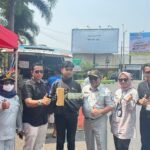 PT Jasa Raharja Cabang Tasikmalaya Berikan Pengobatan Gratis dan Souvenir bagi Wajib Pajak pada Operasi Gabungan di Bunderan Tarogong