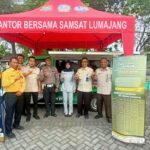 Jasa Raharja dan Tim Pembina Samsat Hadirkan Layanan SAMSON di Stadion Lumajang.