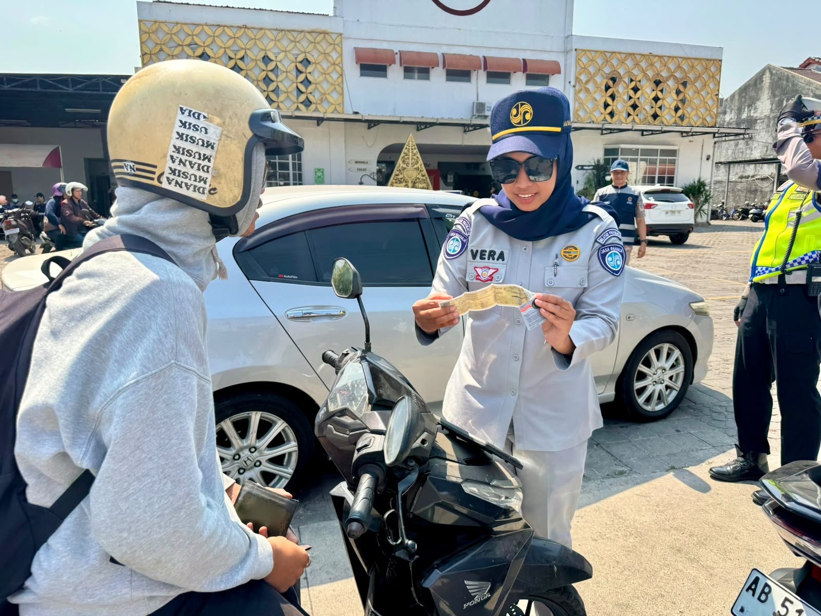 Jasa Raharja Dukung Tertib Administrasi Kendaraan melalui Operasi Gabungan di Jalan HOS Cokroaminoto